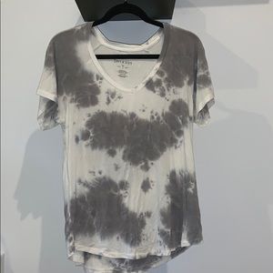 grey and white tie dye shirt